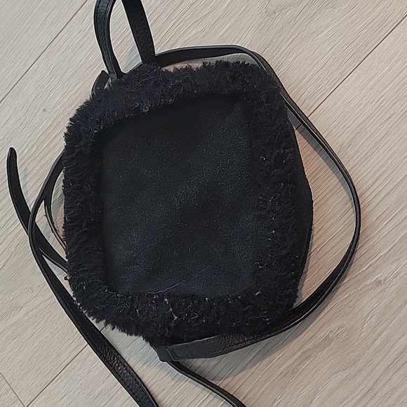 Ugg Australia Women's Quinn Box Zip Crossbody Handbag - Picture 5 of 8